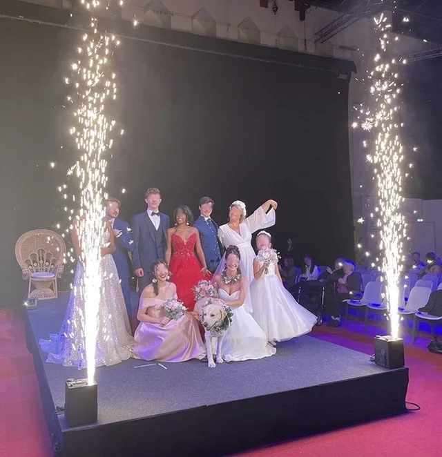 Machine à étincelles lors de l’entrée des mariés d’un mariage dans l’Oise