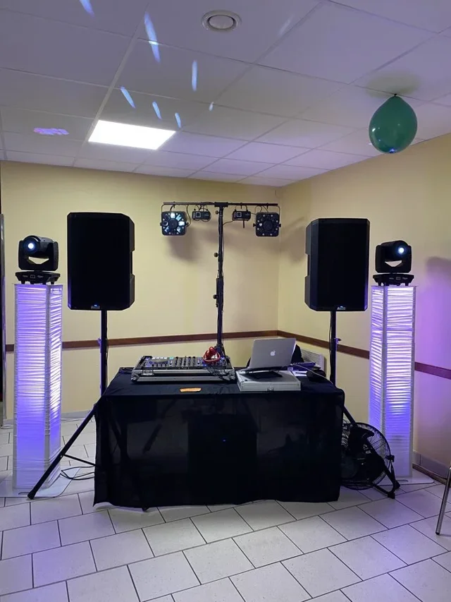 Sono avec totems lumineux installée pour une soirée en Picardie